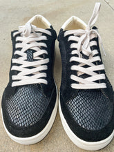Load image into Gallery viewer, Jake The Snake- Black Sneakers
